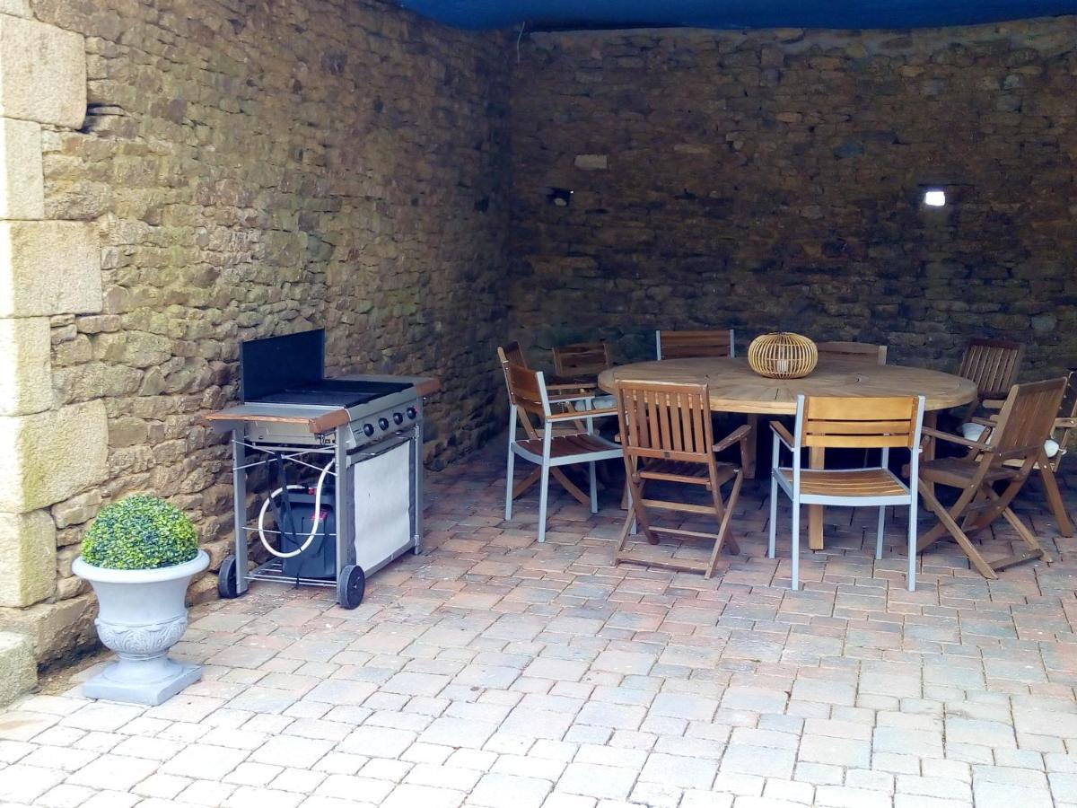 Maison Spacieuse A Plougonven Avec Jacuzzi Et Jardin Exteriör bild