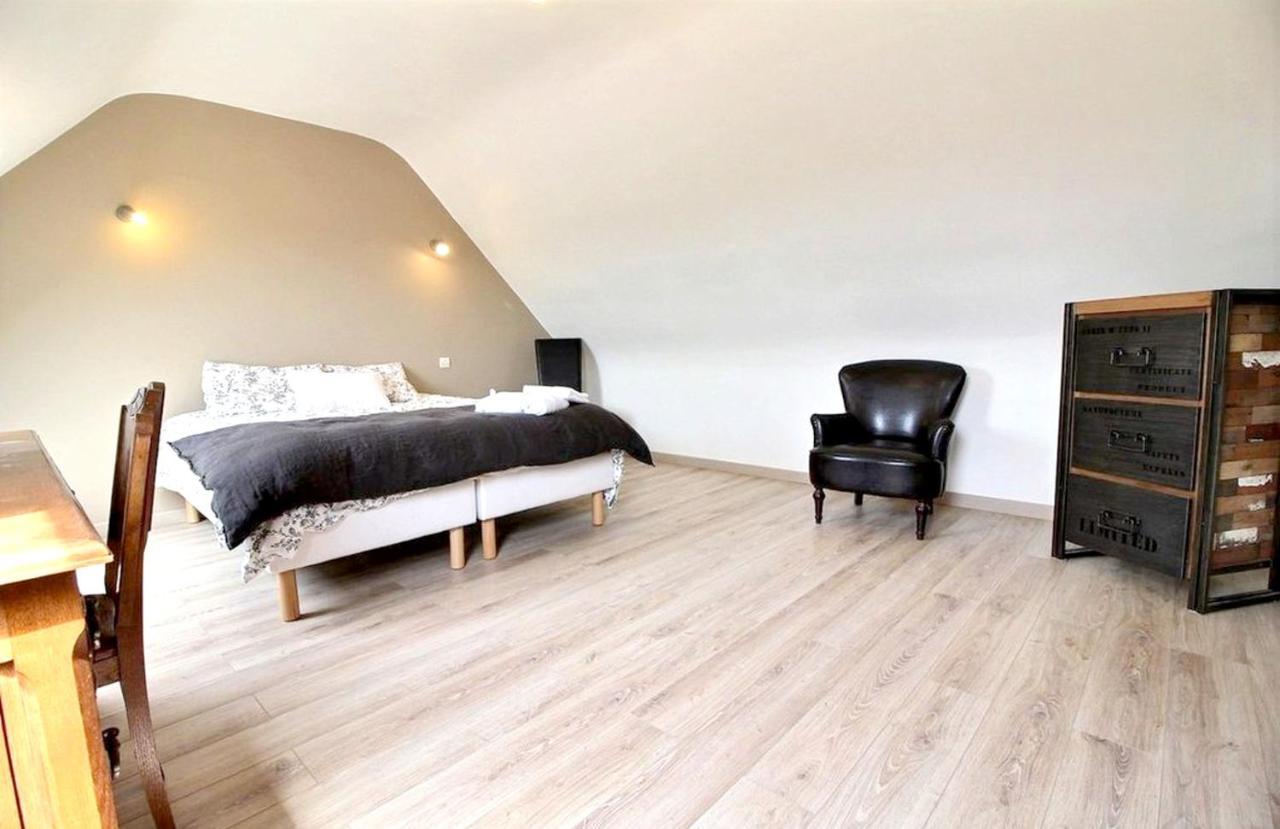 Maison Spacieuse A Plougonven Avec Jacuzzi Et Jardin Exteriör bild