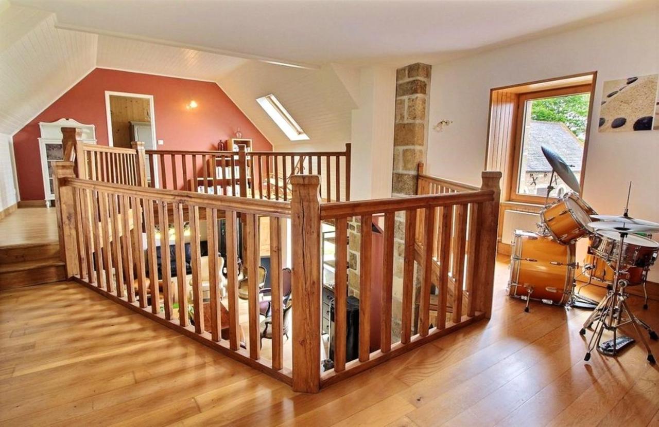 Maison Spacieuse A Plougonven Avec Jacuzzi Et Jardin Exteriör bild