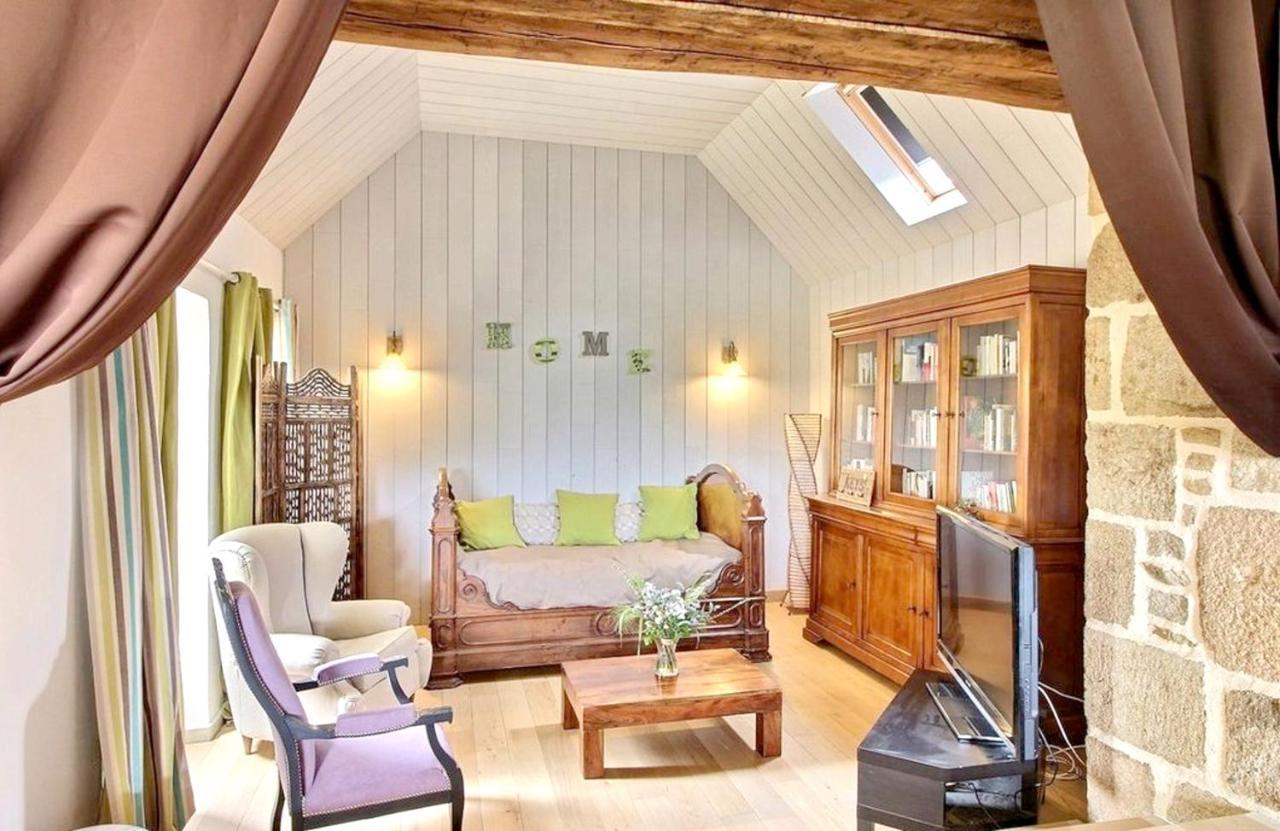 Maison Spacieuse A Plougonven Avec Jacuzzi Et Jardin Exteriör bild