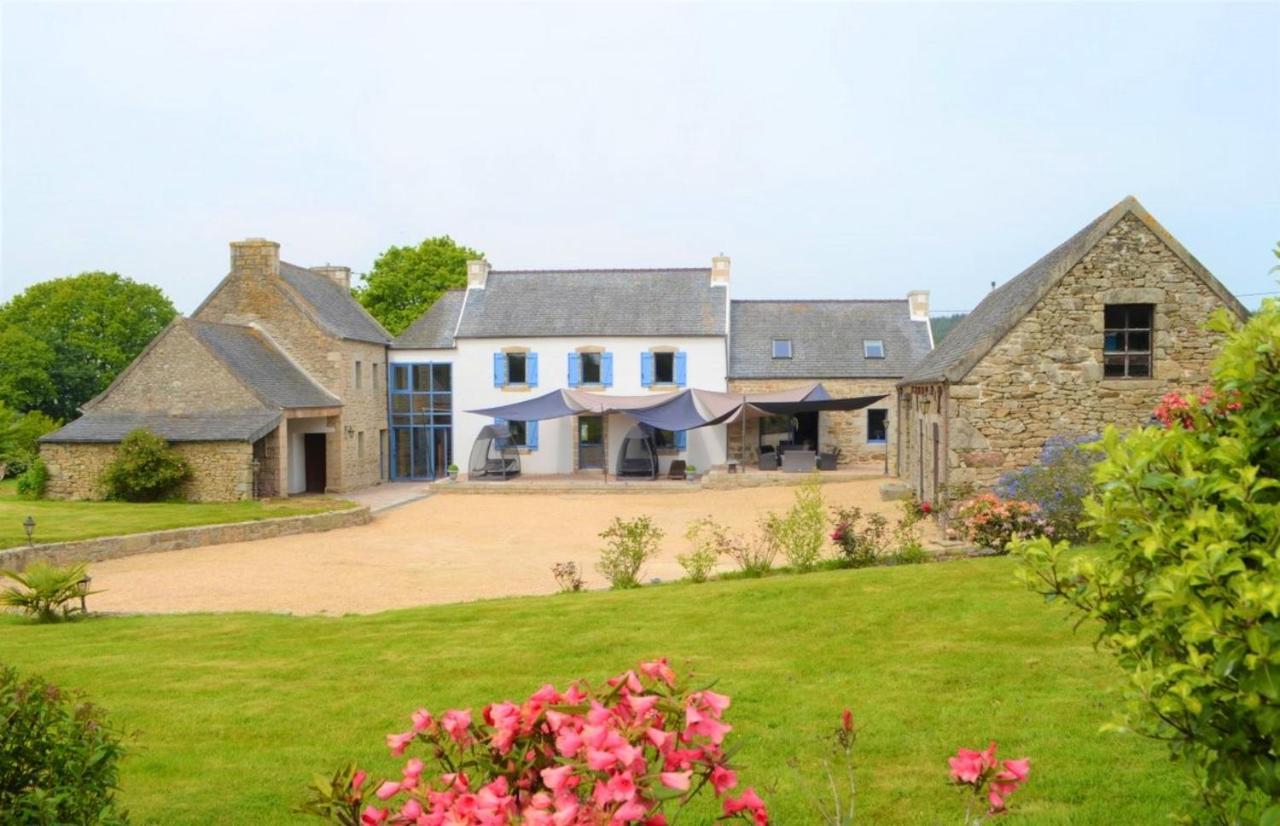 Maison Spacieuse A Plougonven Avec Jacuzzi Et Jardin Exteriör bild
